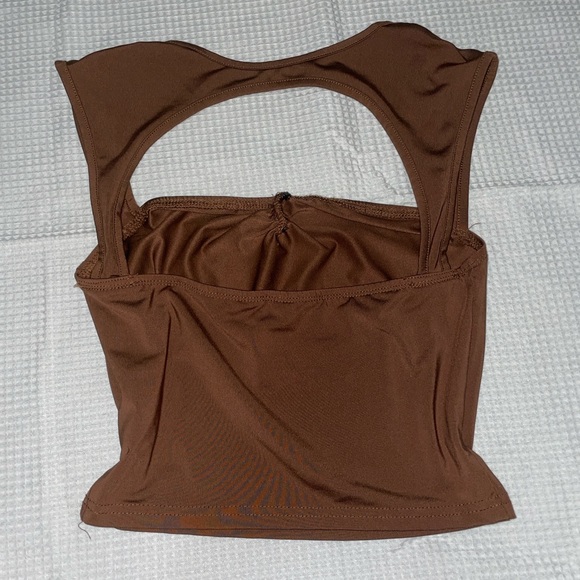 Brown Cinched Backless Crop Top - Picture 2 of 2
